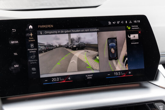 BMW iDrive 8 - Augmented Reality