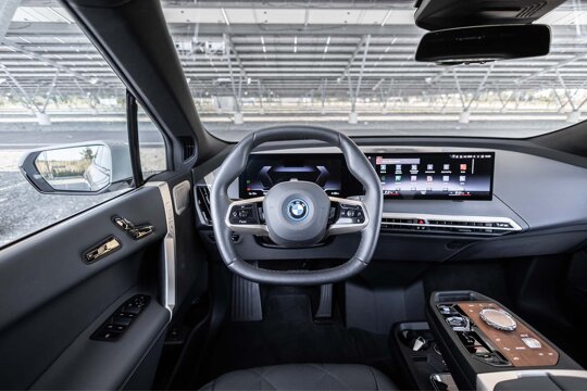 BMW-iX-Wit-Interieur-Cockpit-Ekris