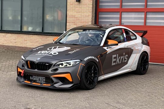 BMW-M2-Cup-Maxime-Oosten-Ekris-zijkant-Bas-Koeten-Racing