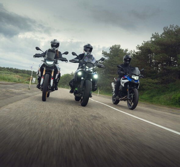 BMW_Motoren_Rijdend_Weg_Voorkant_ekris_header_moible