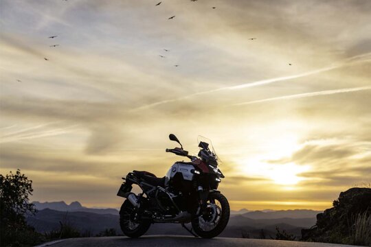 BMW-R1300-GS-Adventure-Zonsondergang