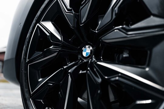 BMW-Velg-Zwart-Close-Up-Ekris