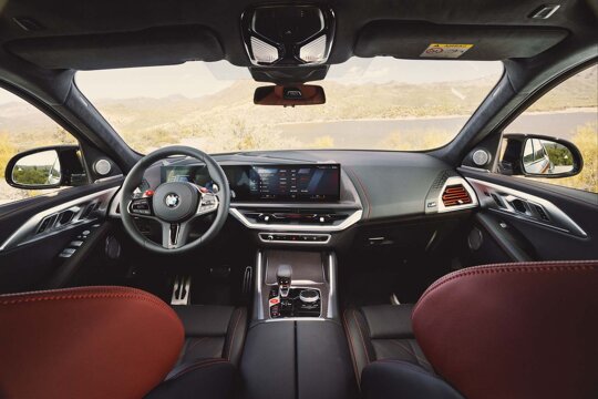 BMW-XM-Label-Red-Interieur-Cockpit