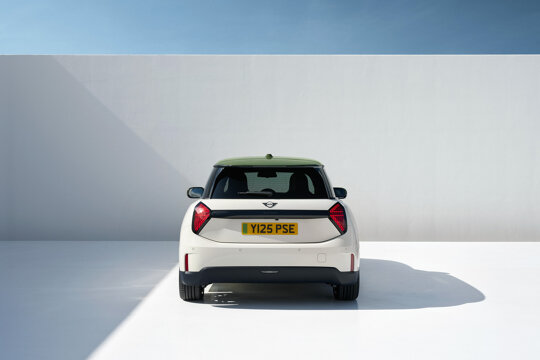 P90614303_highRes_mini-paul-smith-edit