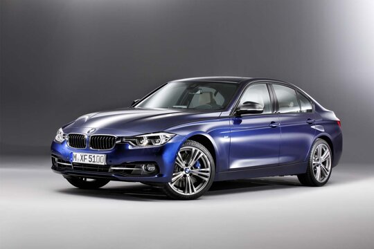 BMW-3-Serie-Sedan-F30-Blauw-Voorkant-Zijkant-Studio