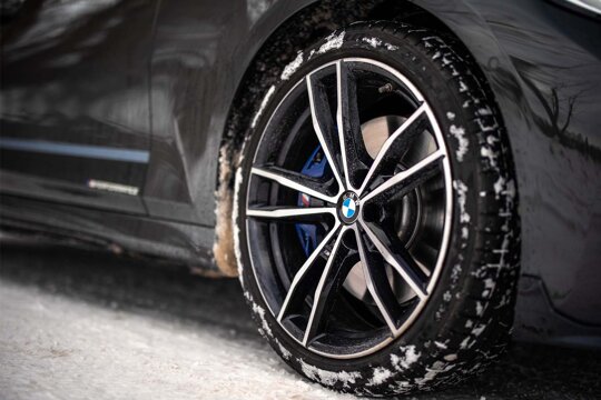 BMW-3-Serie-winterbanden-sneeuw