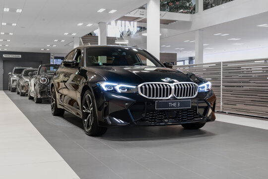 BMW 330e Sedan-1a