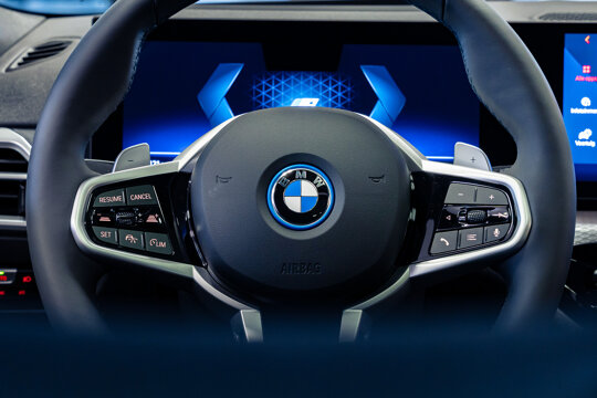 BMW 330e Touring-11