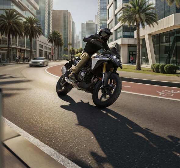 BMW_F_450_GS_Rijdend_Header_Mobile