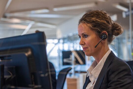 bmw-gastvrouw-oortelefoon-Keram