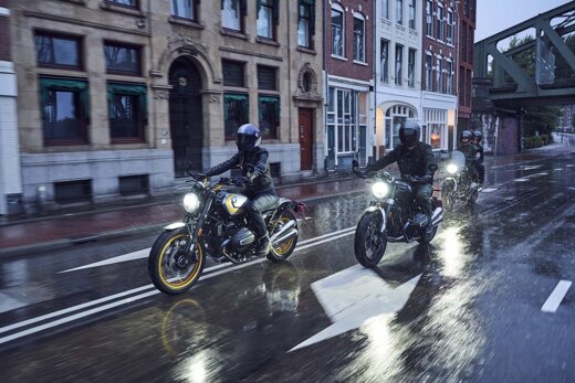 BMW_Heritage_Modellen_Rijdend_Regen_Header_Dekstop_Ekris