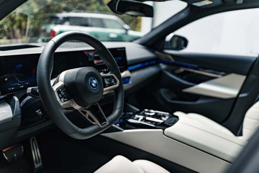 BMW-i5-Touring-Interieur-Cockpit-Ekris