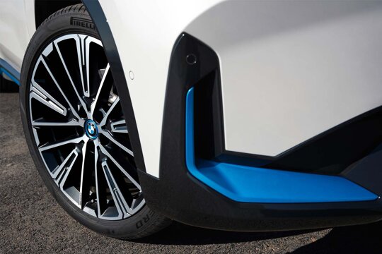 BMW-iX1-Wit-Velg-Voorbumper-Close-Up