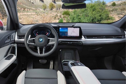 BMW-iX2-Interieur-Cockpit