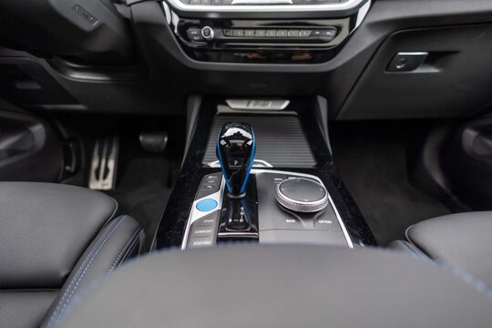 BMW-iX3-Interieur-Schakelpook