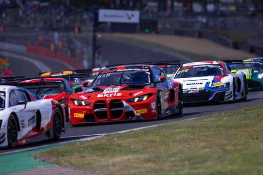 BMW_M4_GT3_EVO_Rood_Voorkant_Start_Mex_Jansen_Ekris
