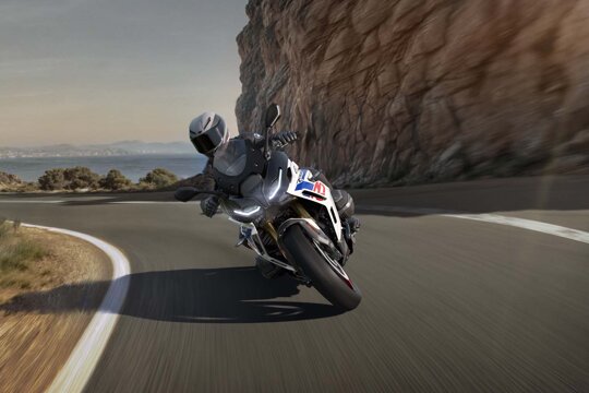 BMW_R_1300_RS_Rijdend_Voorkant_Ekris