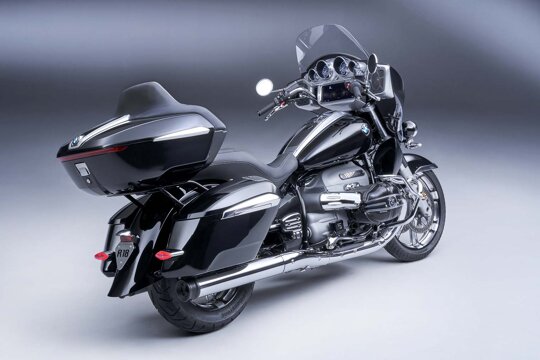 BMW-R-18-Transcontinental-Zwart-Zijkant-Achterkant-Studio-Ekris