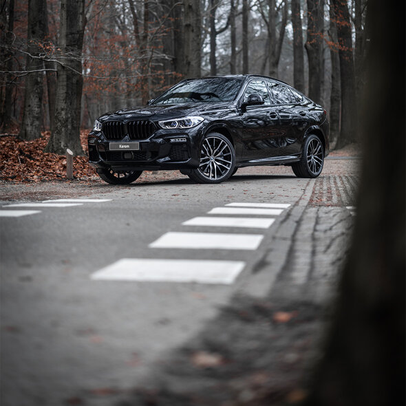 BMW-X6-voorkant-zijkant-zwart-posbank-mobiel
