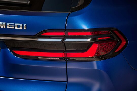 BMW-X7-Blauw-Achterkant-Achterlicht-Close-Up