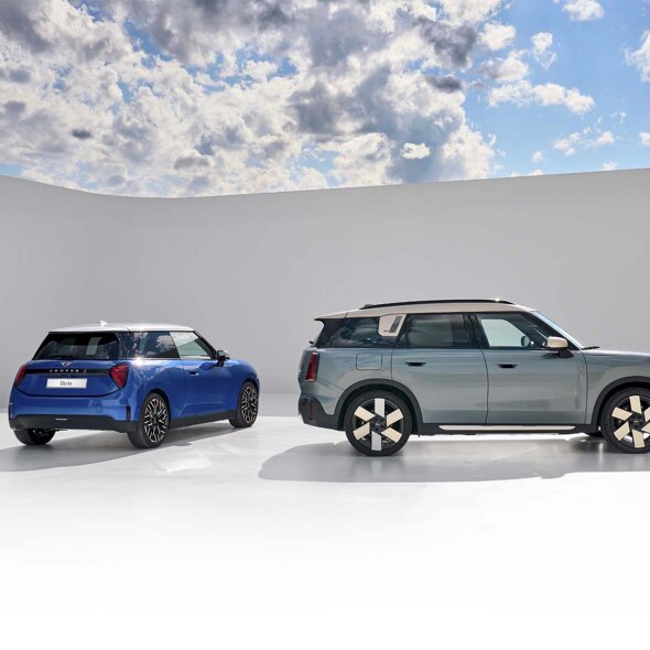 MINI-Cooper-Electric-Achterkant-Blauw-MINI-Countryman-Electric-Zijkant-Ekris-Header-Mobile