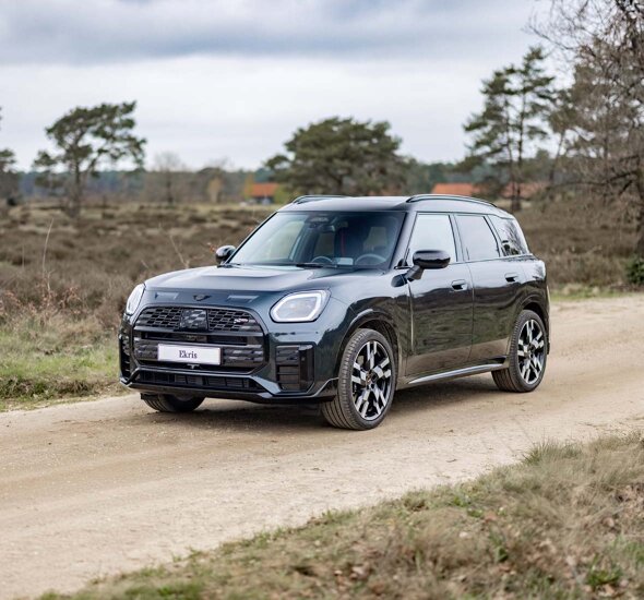 MINI-Countryman-Zwart-voorkant-bergweg-header-mobile-ekris