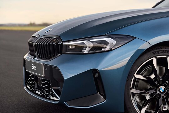 BMW-3-Serie-Sedan-Blauw-Voorkant-Koplamp-Grille-Bumper-Ekris