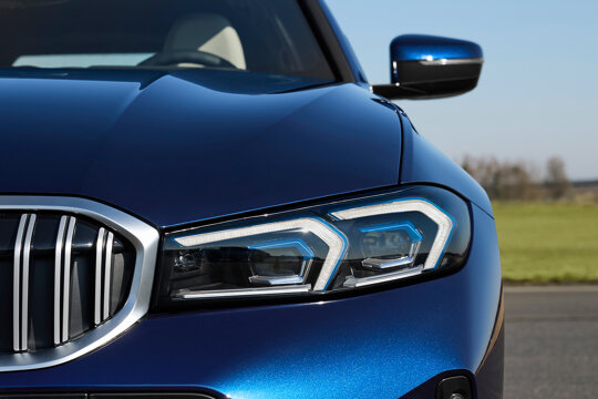BMW-3-Serie-Touring-Blauw-Exterieur-Voorkant-Laserlight-Koplamp-Keram