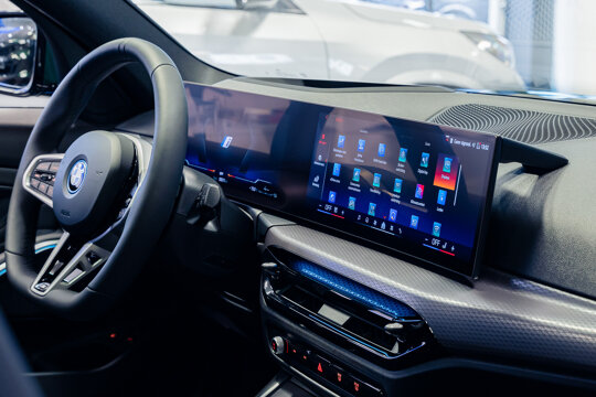 BMW 330e Touring-12
