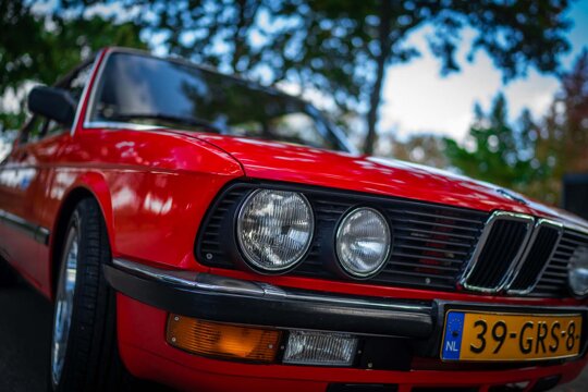 BMW-E28-Hennarot-voorkant-koplamp-close-up