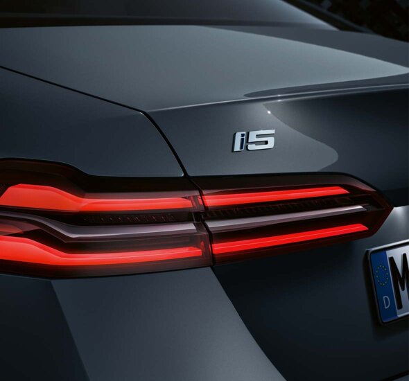 BMW-i5-typeaanduiding-achterkant-header-mobile