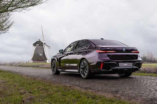BMW i7-12