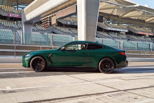 BMW-M4-Coupé-Groen-Zijkant-Pitstraat