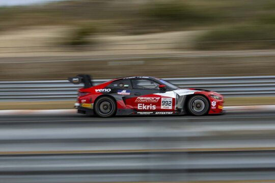 BMW_M4_GT3_Evo_Rood_Paradine_Zijkant_Zandvoort