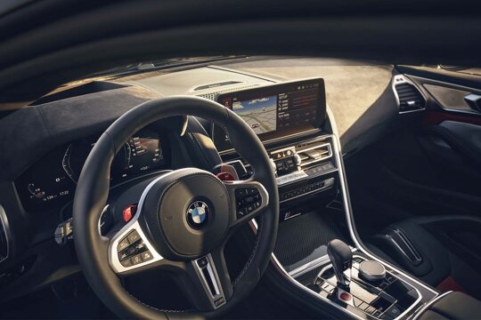 BMW-M8-Interieur-Cockpit