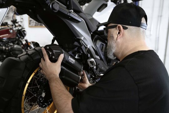 BMW-Motorrad-Service-Monteur-Aan-het-Werk-Ekris-2