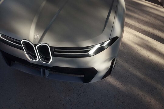 BMW-Vision-Neue-Klasse-X-Grijs-Voorkant-Nierengrille-Koplamp