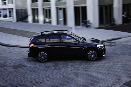 BMW-X1-Zwart-zijkant-rijdend-straat-teaser-private-finance