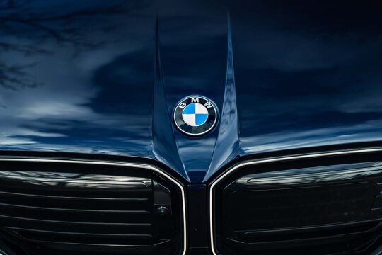 BMW_X3_BMW_Logo_Motorkap_Ekris