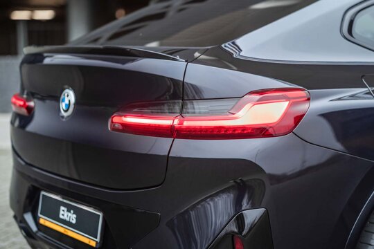 BMW-X4-zwart-achterlicht-close-up