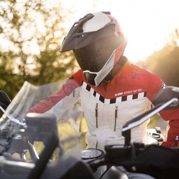 Ekris_BMW_Motorrad_Gear_Garment_Actie_Header_Mobile