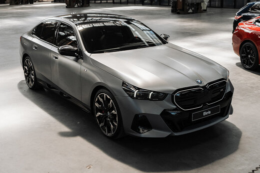 i5_FeelTheM_Sedan