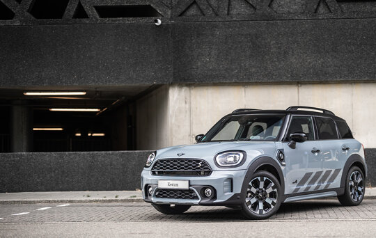MINI_Countryman_Untamed_Edition_PHEV_SE_Hybride_Grijs_Exterieur_Voorkant_Zijkant_Wielen_Mobiel_Keram