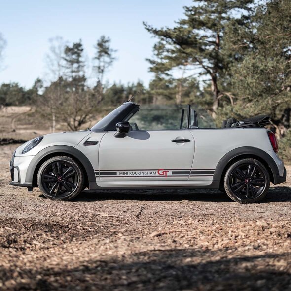 MINI-Rockingham-GT-Cabrio-Zijkant-Mobiel