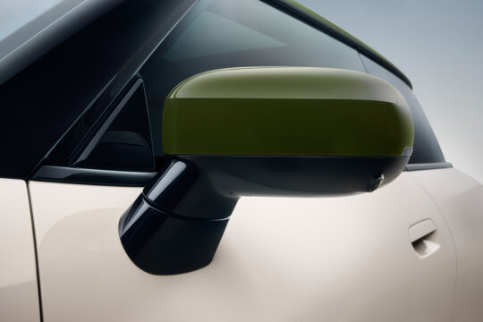 P90618108_highRes_mini-paul-smith-edit