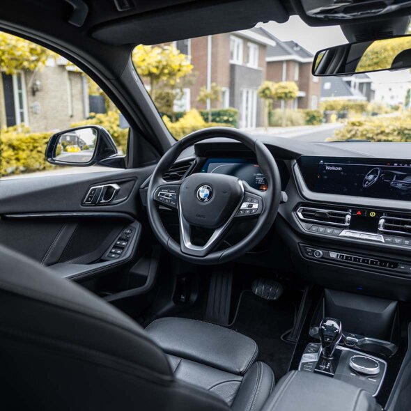 BMW-1-Serie-interieur-stuur-private-lease-header-mobiel