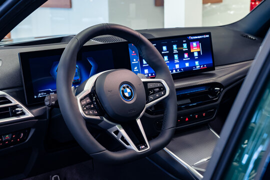 BMW 330e Touring-9