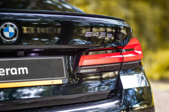 bmw-5-serie-hybride-545e-typeaanduiding-Keram