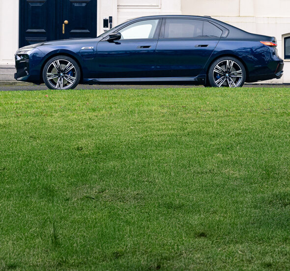 BMW_7_1180x1180