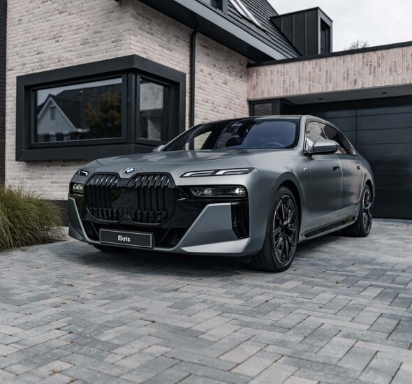 BMW_7_Serie_Grijs_Voorkant_Huis_Header_Mobile_Ekris